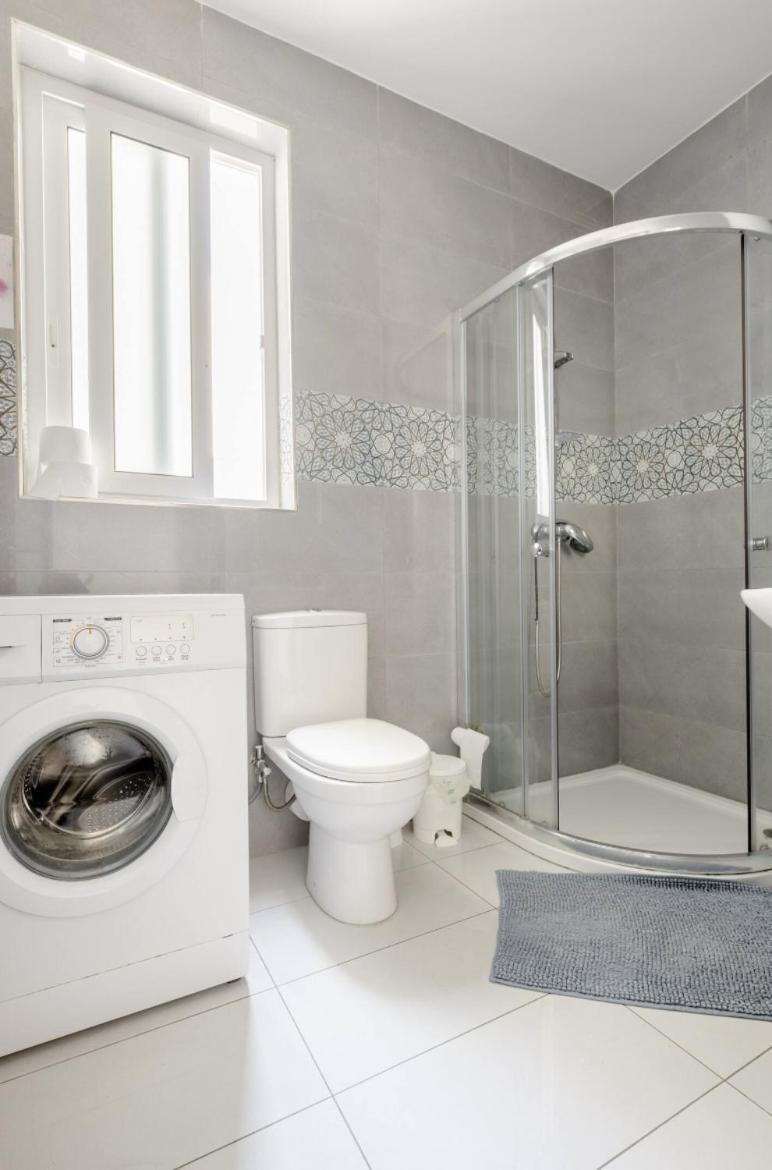 F12 Room 1, Private Room Two Single Beds Shared Bathroom In Shared Flat Msida Exterior foto